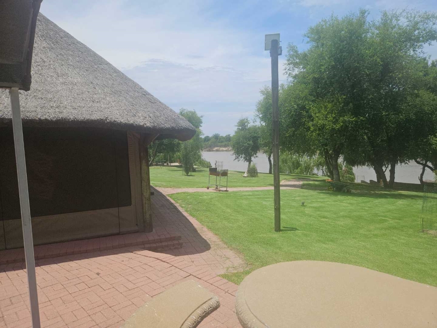 4 Bedroom Property for Sale in Leeudoringstad North West